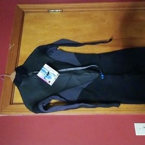 Large black and grey Maui and sons wetsuit 3/2mm